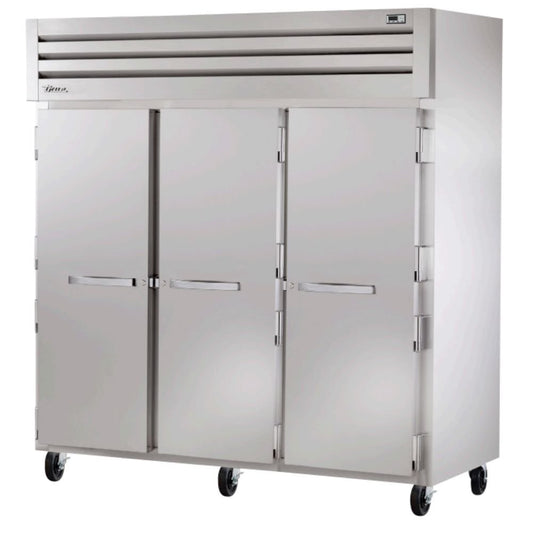 True STA3F-3S-HC Congelador Vertical 3 Puertas Solidas 3 Parrillas -  - True - King Star